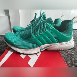 Women’s Green Nike Presto 7